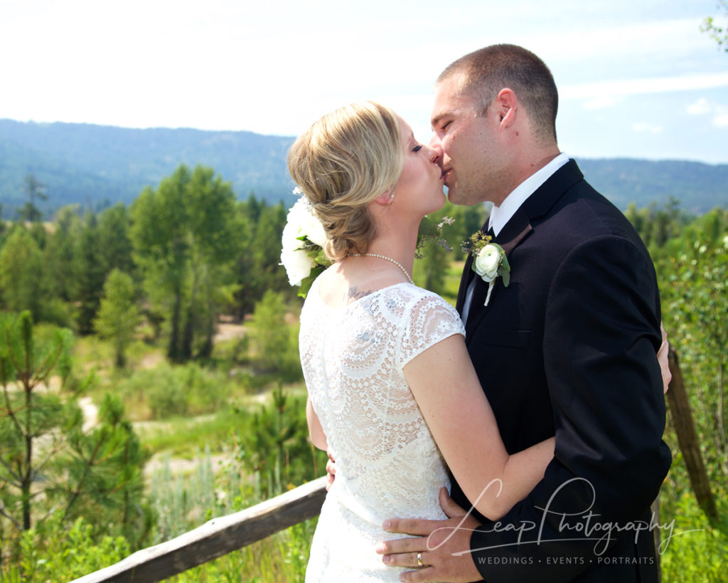 couple kissing during first look